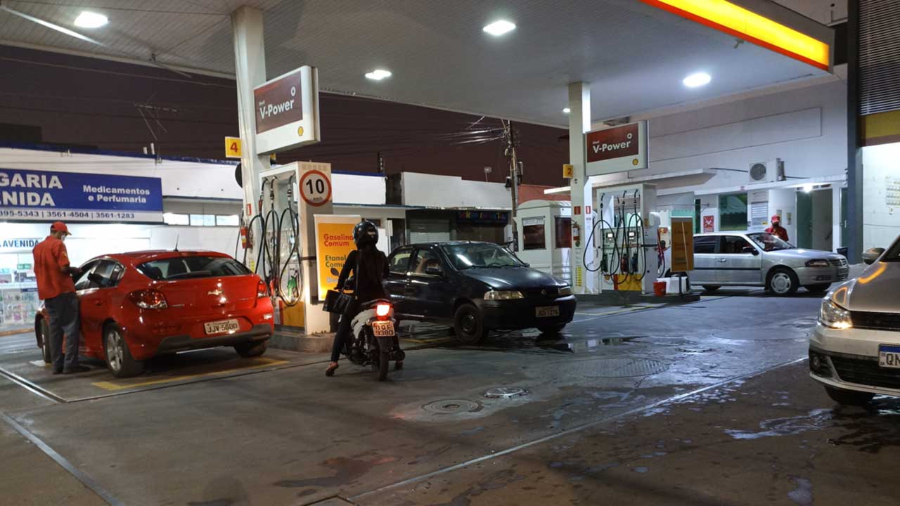 Petrobras reduz preço da gasolina em R$ 0,20 e do diesel, em R$ 0,40