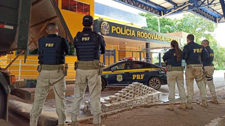 PRF apreende meia tonelada de cocaína pura avaliada em cerca de R$ 99 milhões na BR-040, em Paracatu