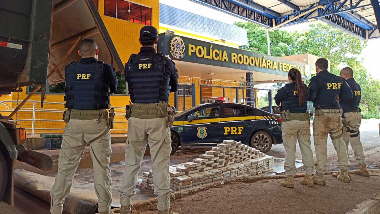 PRF apreende meia tonelada de cocaína pura avaliada em cerca de R$ 99 milhões na BR-040, em Paracatu
