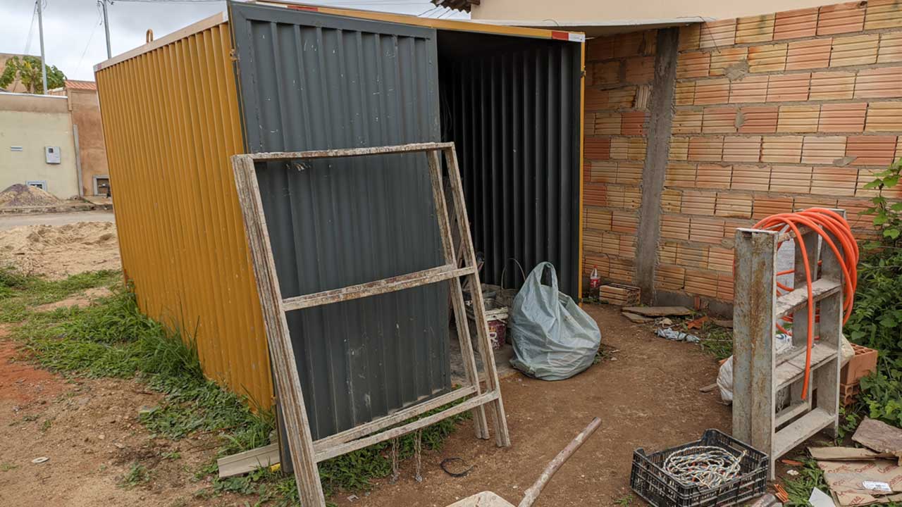 Criminoso arromba container e furta ferramentas de trabalho de pedreiro em João Pinheiro