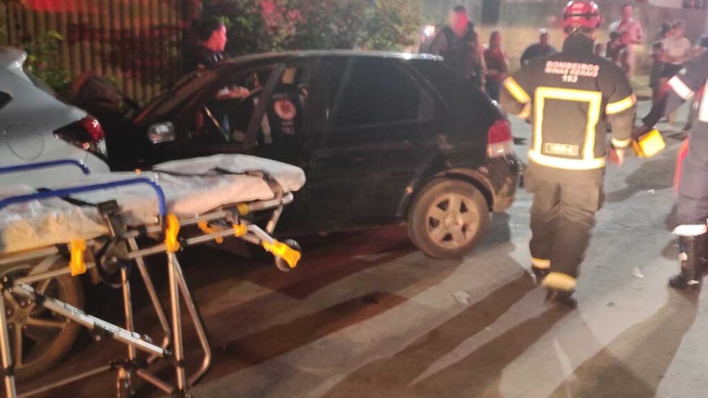 Mulher fica ferida em acidente envolvendo quatro veículos no Esplanada em João Pinheiro