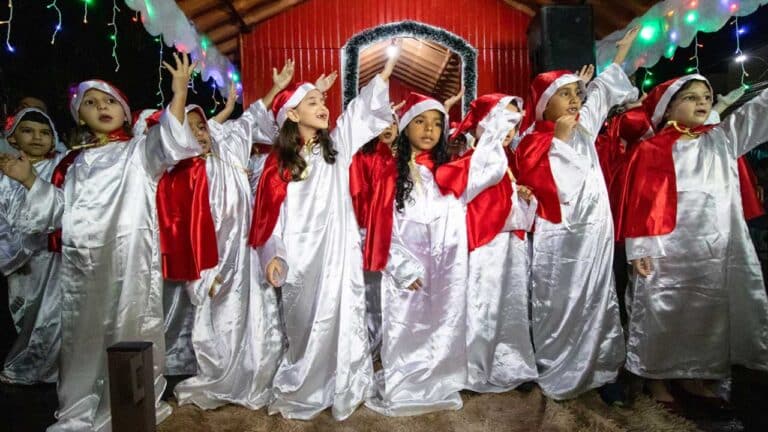 ACE inaugura Casinha do Papai Noel com mais espaço para criançada de João Pinheiro