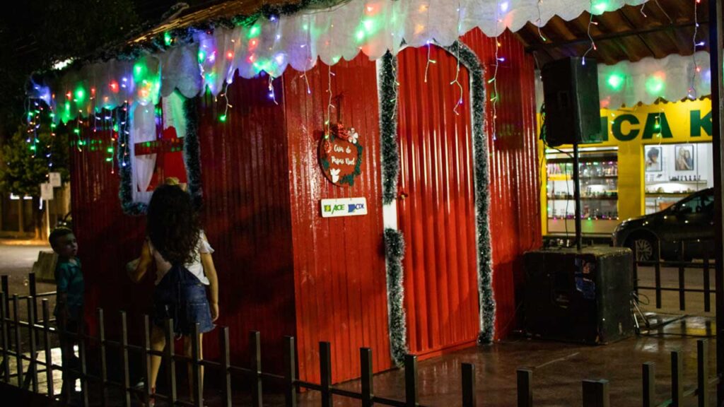 ACE inaugura Casinha do Papai Noel com mais espaço para criançada de João Pinheiro