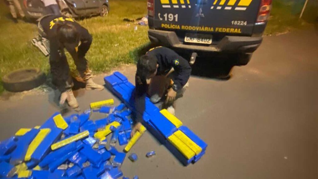 Polícia Rodoviária Federal apreende 200 quilos de maconha na BR-365, em Buritizeiro
