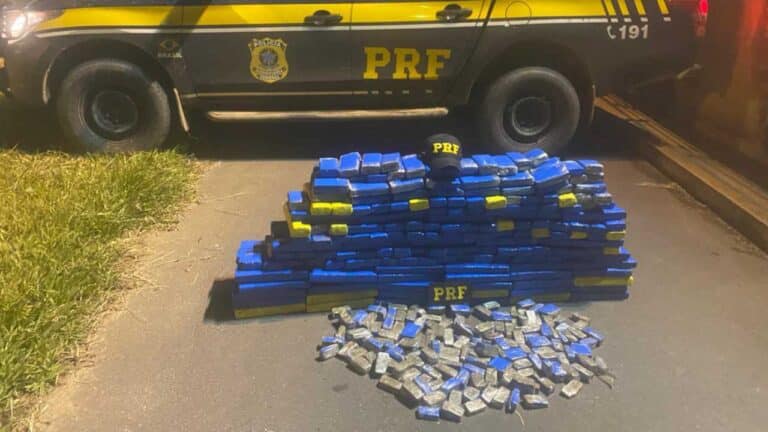 Polícia Rodoviária Federal apreende 200 quilos de maconha na BR-365, em Buritizeiro