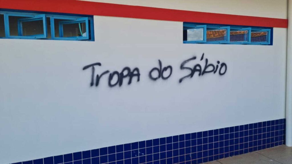 Tropa do Lula 13: ladrões furtam creche e deixam “assinatura do crime” na parede em Bonfinópolis de Minas