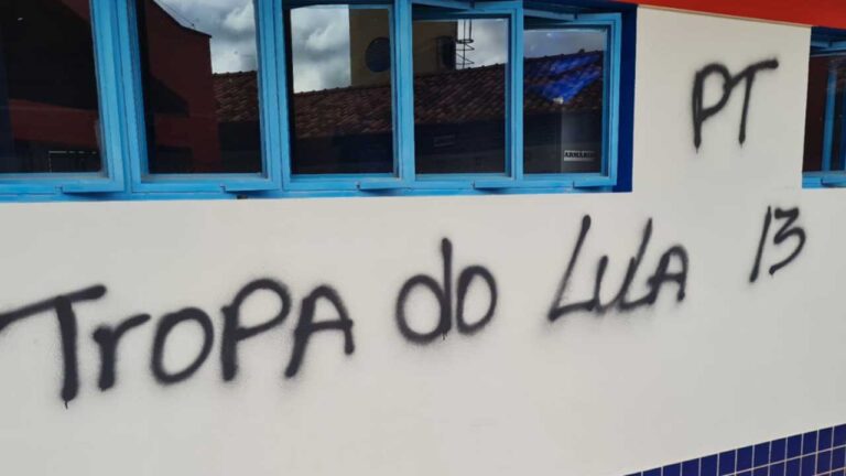 Tropa do Lula 13: ladrões furtam creche e deixam “assinatura do crime” na parede em Bonfinópolis de Minas