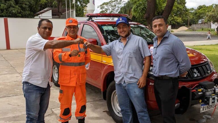 Corpo de Bombeiros de João Pinheiro recebe nova viatura com verba arrecadada com a Casa Premiada