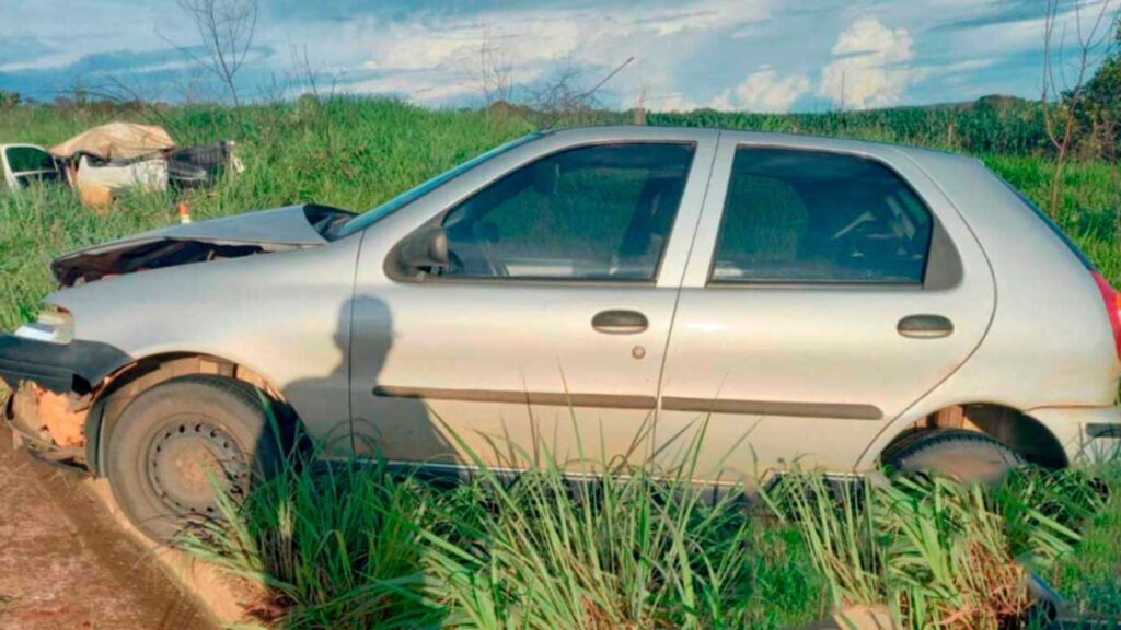 Motorista de 43 anos morre em grave acidente envolvendo três veículos em Presidente Olegário