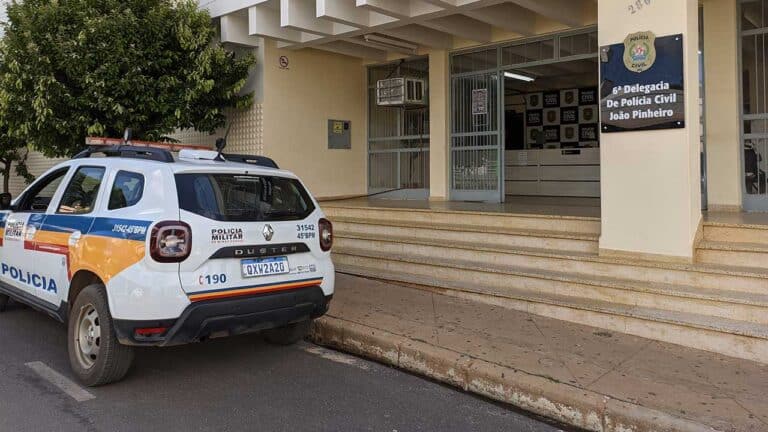 Filhos embriagados cospem em mãe de 78 anos em episódio de maus tratos e acabam presos em João Pinheiro