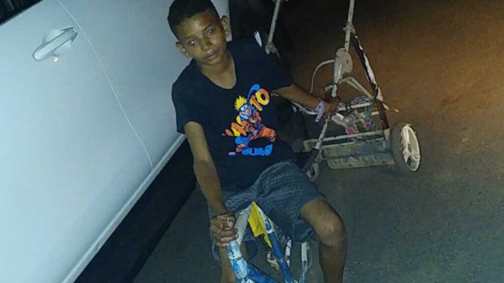 Polícia Militar de Canabrava organiza vaquinha e presenteia criança com bicicleta nova, em João Pinheiro