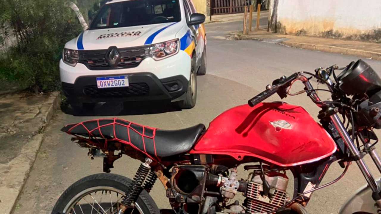 Adolescente tenta fugir da PM com motocicleta roubada, cai e acaba na UPA de João Pinheiro
