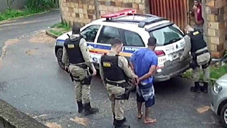Jovem agride padrasto e própria irmã que sofre de epilepsia para roubar R$2 mil em João Pinheiro