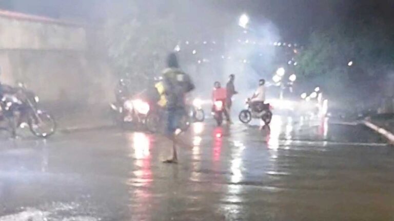 Motoboys fazem protesto após entregador ser humilhado por motorista no Centro de João Pinheiro