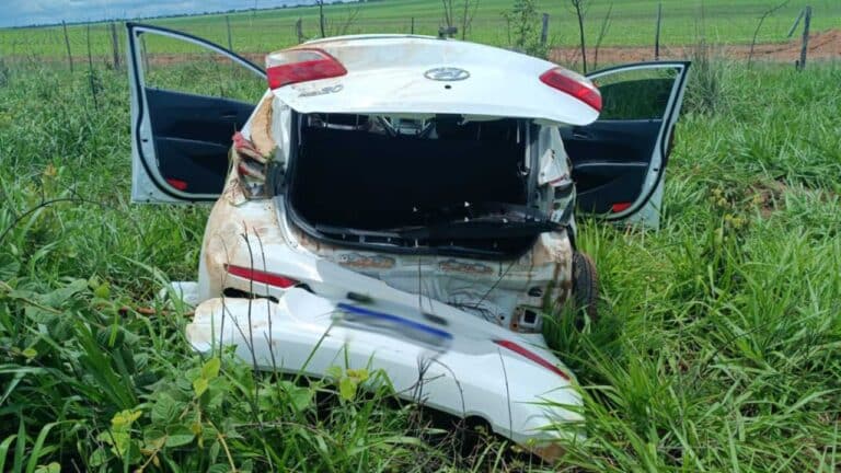 Motorista perde o controle e capota veículo na BR-040 em João Pinheiro