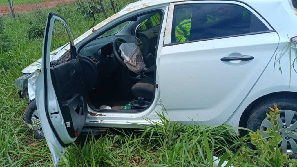 Motorista perde o controle e capota veículo na BR-040 em João Pinheiro
