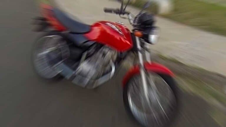 Jovem embriagado que pilotava motocicleta com escapamento adulterado é preso após perseguição em João Pinheiro