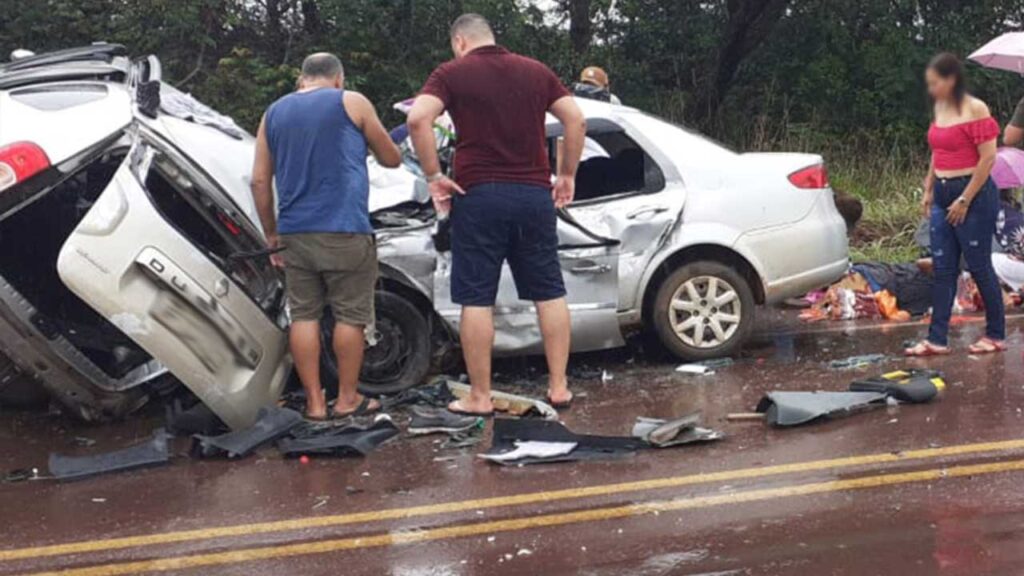 Grave acidente na divisa entre João Pinheiro e São Gonçalo do Abaeté deixa um morto e oito feridos na BR-365