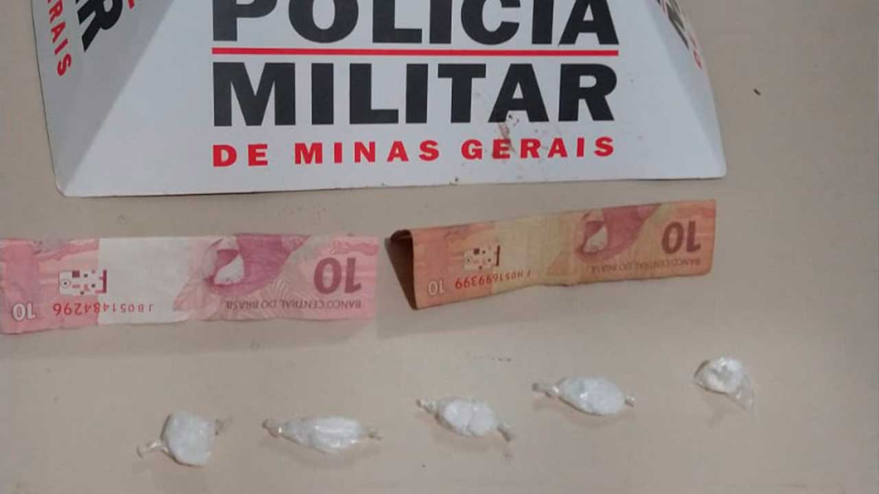Traficante é preso pela Polícia Militar com cinco papelotes de cocaína em João Pinheiro