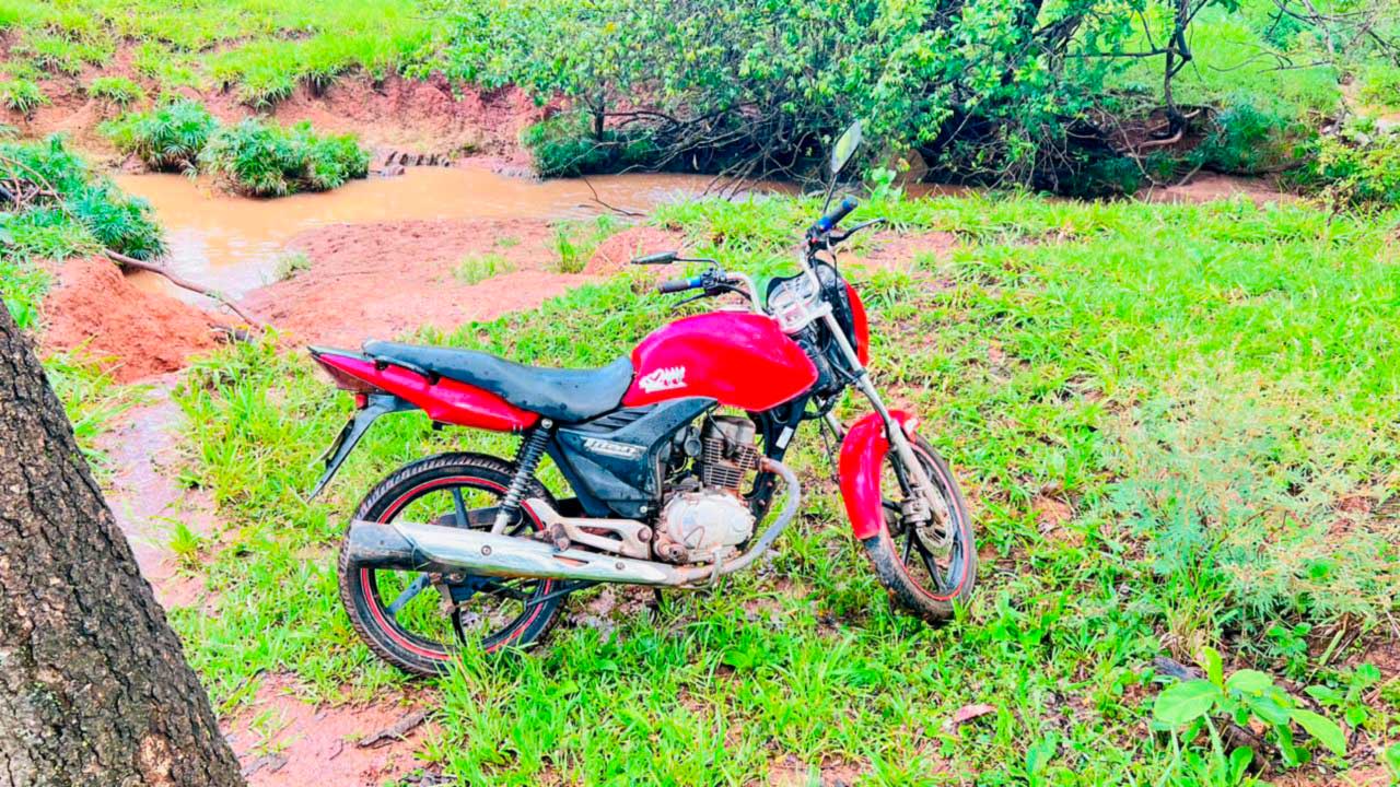 PM recupera motocicleta furtada de propriedade rural em João Pinheiro horas após o crime
