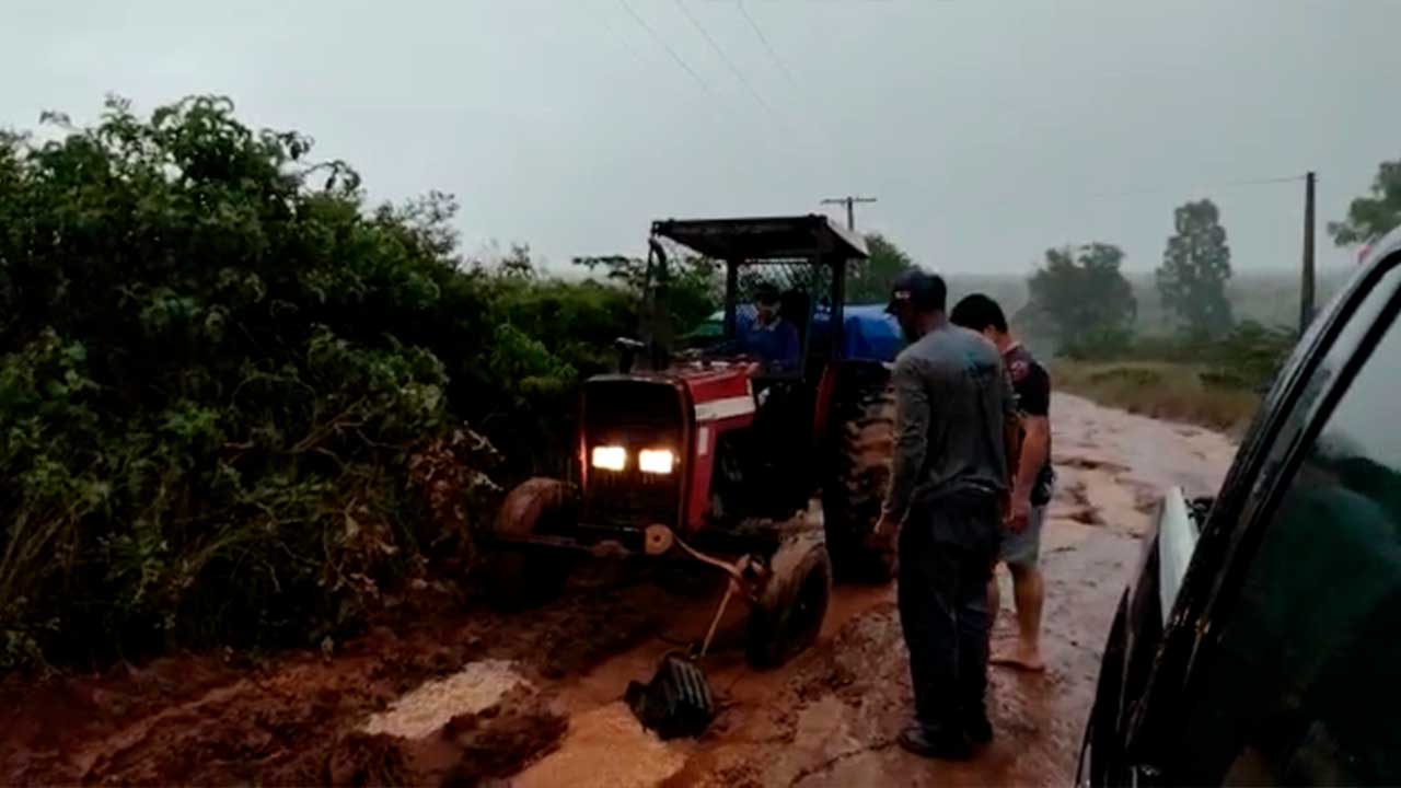 Descaso e falta de manutenção na estrada rural do PA Vista Alegre causa prejuízos aos moradores