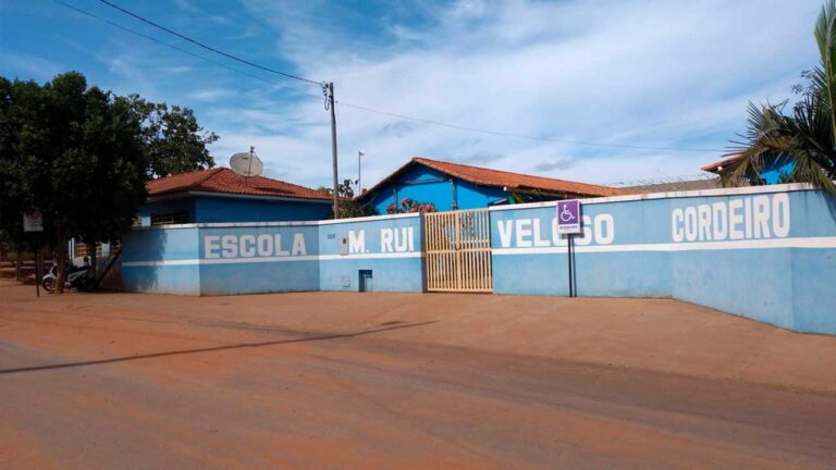 Adolescente tem Iphone furtado enquanto jogava bola em escola de Brasilândia de Minas