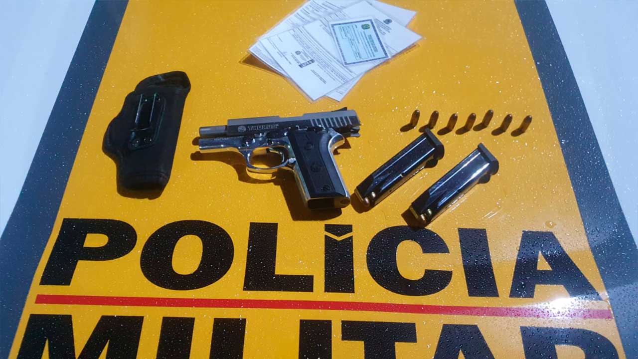Motorista com registro de atirador é preso com pistola carregada na MGC 354, em Patos de Minas