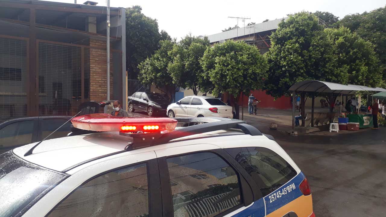 Ladrão invade residência no Centro de João Pinheiro e furta celular sem chamar a atenção dos moradores