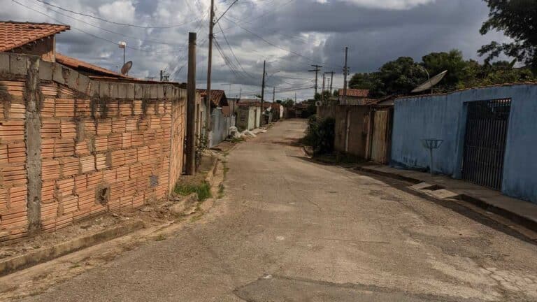 Testemunhas flagram furto e convencem ladrão a se entregar para a polícia em João Pinheiro