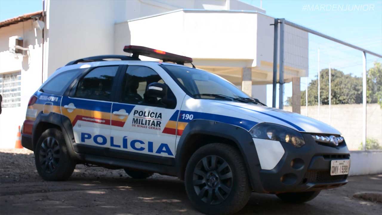 Ladrão furta som automotivo de veículo estacionado em Brasilândia de Minas