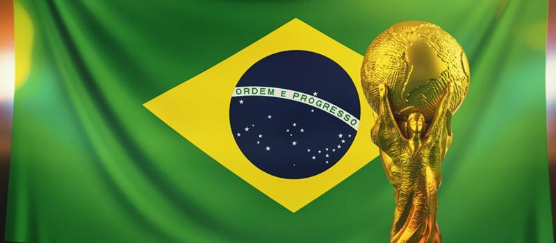 Galerabet e bandeira do Brasil com a taça da Copa