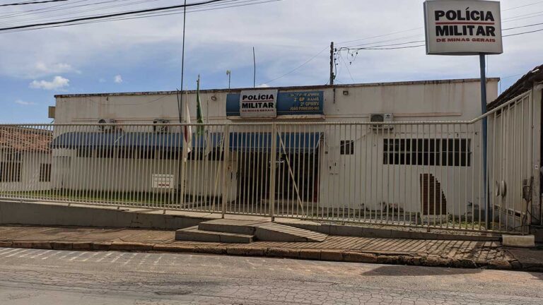 Mulher mente para a polícia para receber seguro de celular no Magazine Luiza, em João Pinheiro