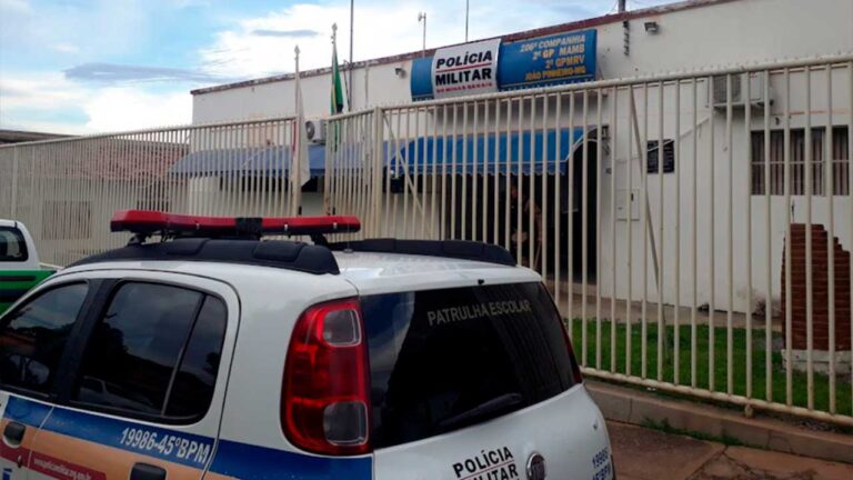 Ladrão arromba porta, invade residência e foge levando relógio e refrigerantes em João Pinheiro