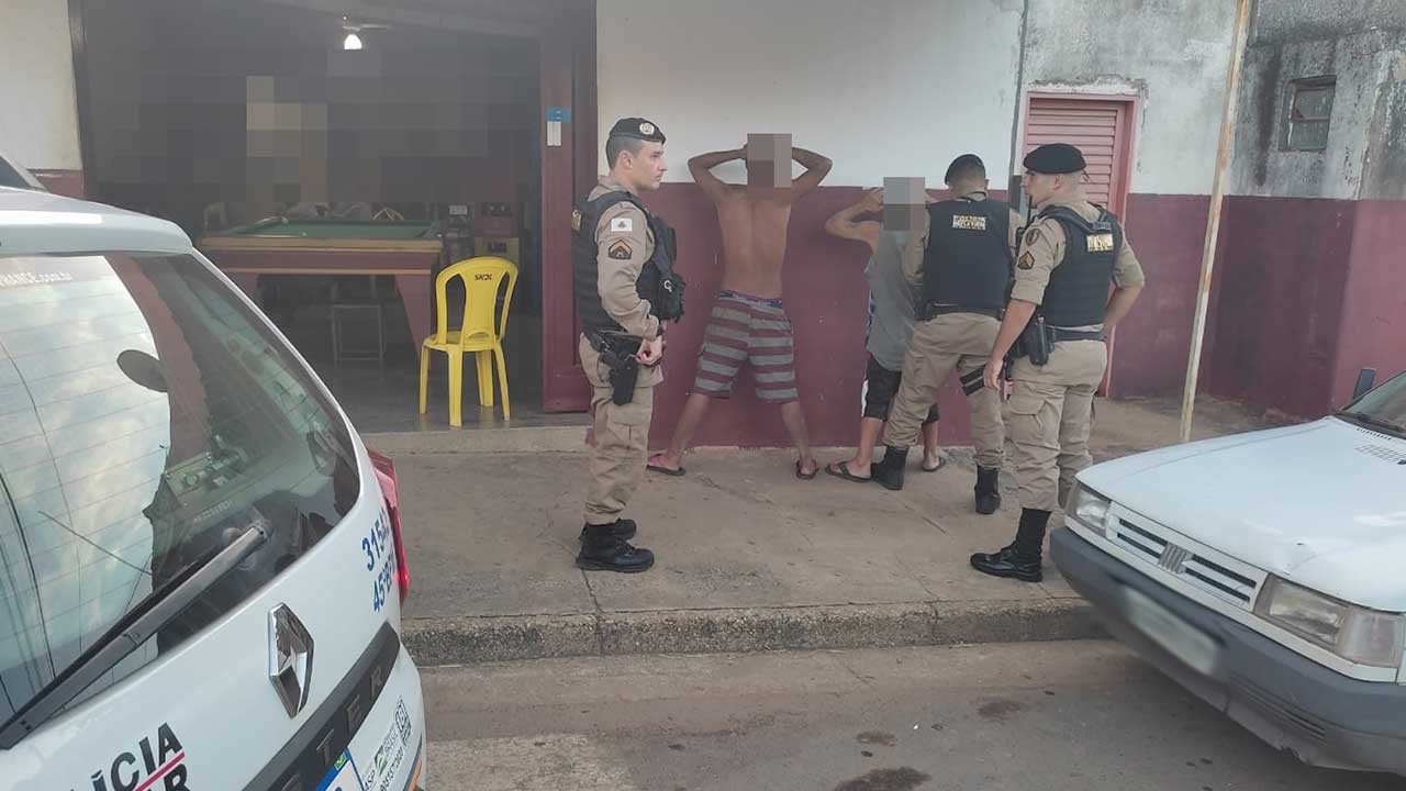 Condenado por roubo que estava foragido da justiça é preso em bar em João Pinheiro