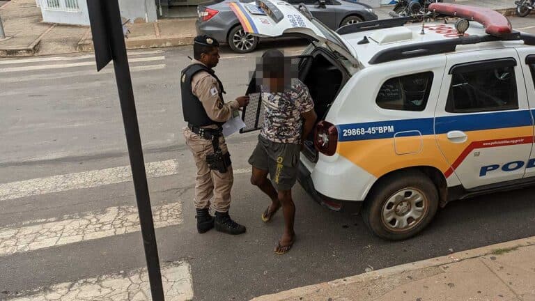 Mulher chama a PM para marido após episódio de violência doméstica e homem acaba preso em João Pinheiro