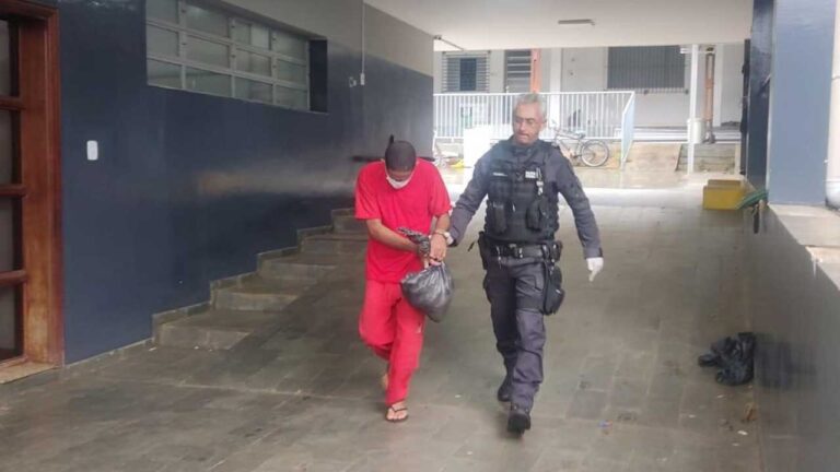 Detento volta para a prisão no dia de sua soltura ao ser flagrado furtando itens de outros presos