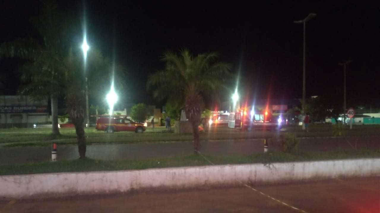 Homem alcoolizado que atravessava a BR-040 cai, fica inconsciente e mobiliza bombeiros em João Pinheiro