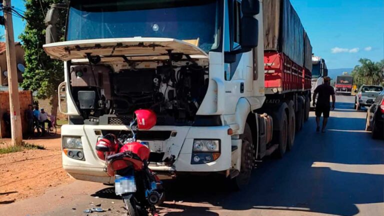 Acidente com carreta deixa motociclista ferido na MG-181, em Brasilândia de Minas