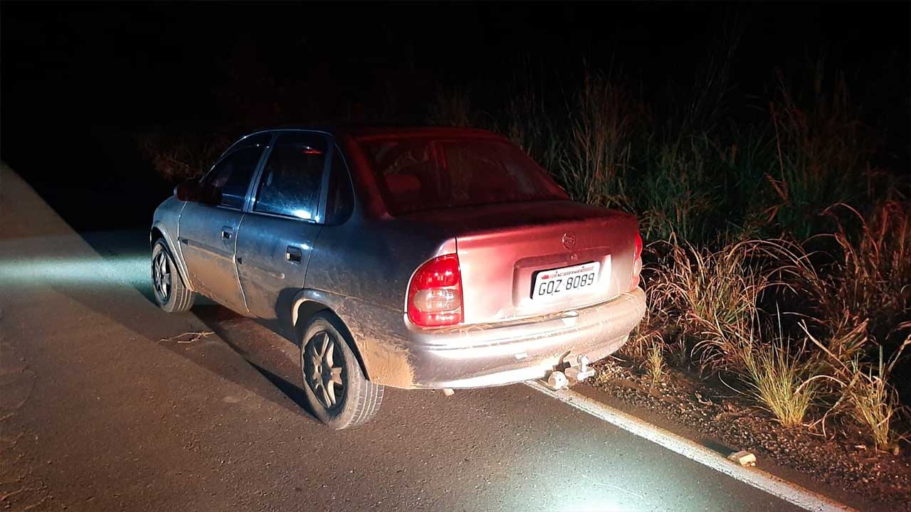 Motorista fura blitz da PM com veículo roubado e acaba preso com comparsa na MG-181 em Brasilândia de Minas