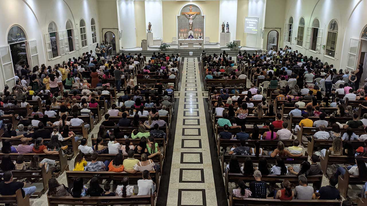 Missas das cinzas em várias comunidades marcam o início da quaresma em João Pinheiro