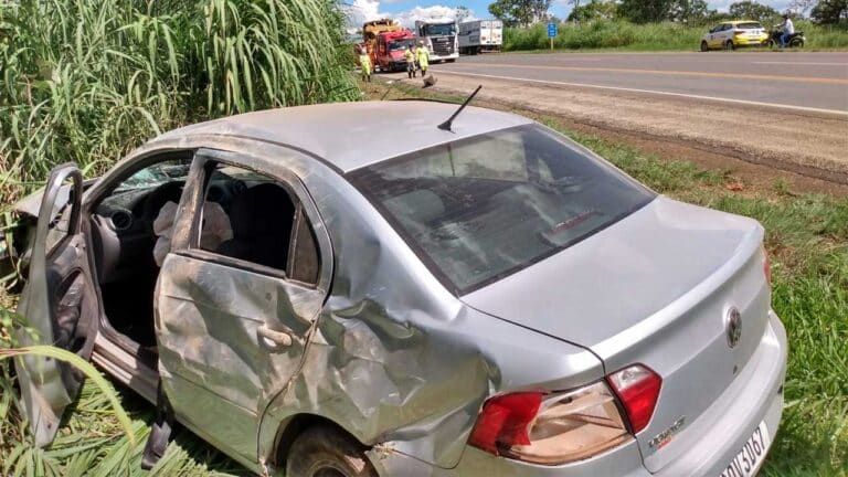 Pedestre fica ferido após ser atingido por carro na BR-040 em João Pinheiro