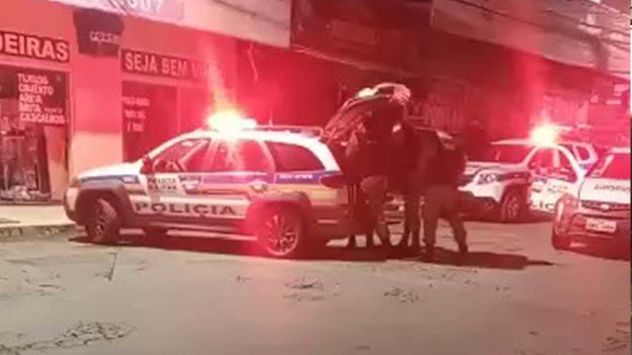 Motorista é preso em flagrante por dirigir embriagado e desacatar policial em João Pinheiro