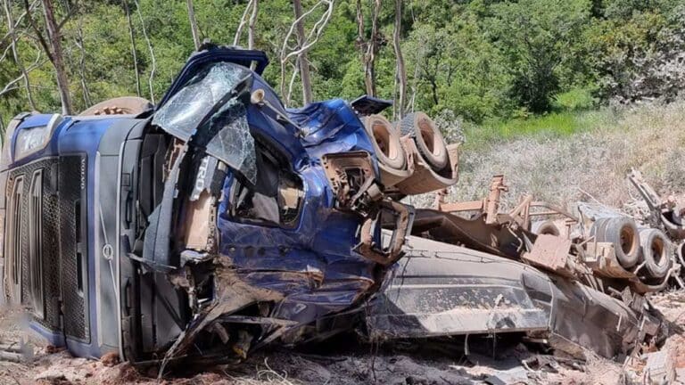 Motorista fica ferido em acidente de trânsito na MGC-354 em Lagamar