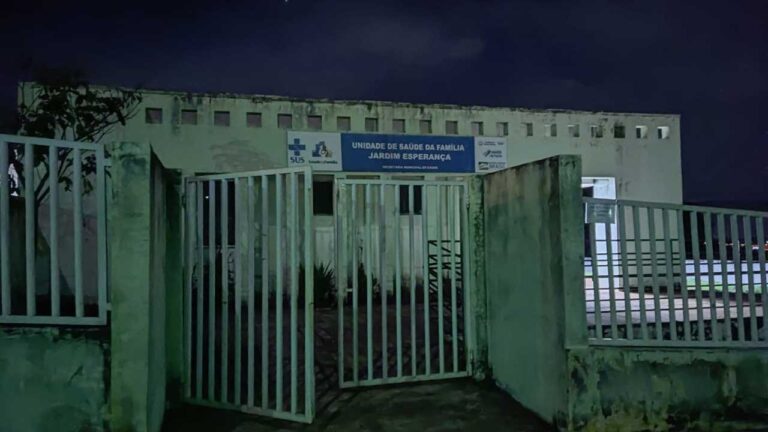 Jovem sai para beber com os amigos e acaba preso depois de invadir PSF para dormir em Patos de Minas