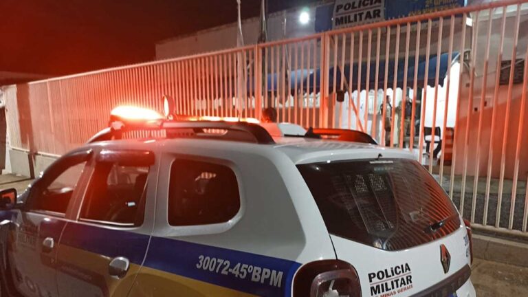 Idoso deixa celular no balcão de bar para ir ao banheiro e acaba sendo vítima de furto em João Pinheiro