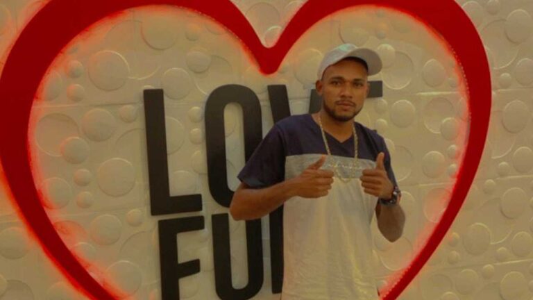 Cantor pinheirense Léo Silva grava hits na produtora número um do Brasil em São Paulo