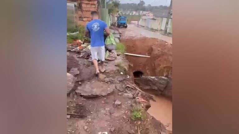 Com bebê de 4 meses, casal pinheirense registra dificuldade para entrar em casa no Bougainville 2 durante a chuva