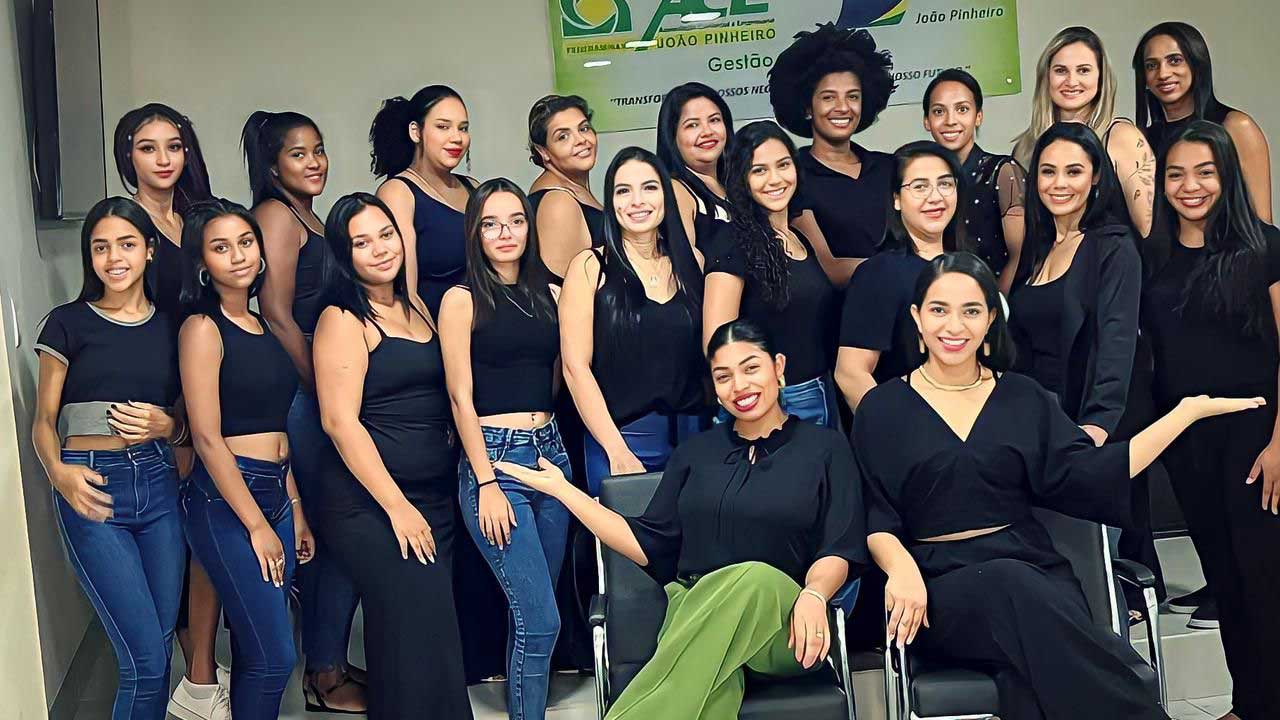ACE CDL reúne empresárias do ramo da estética em curso realizado para 20 alunas em João Pinheiro