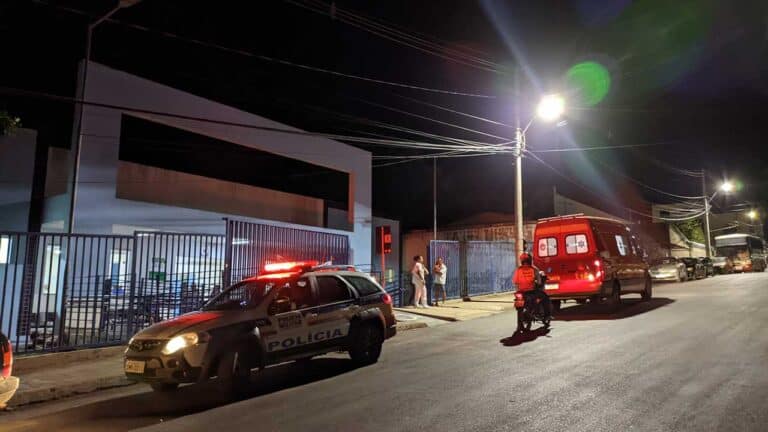 Homem agride criança e é linchado por populares que presenciaram agressão no Bairro Papagaio, em João Pinheiro