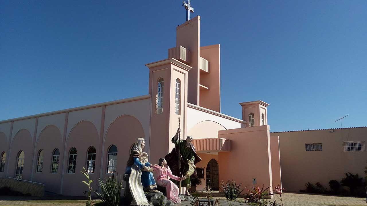 Igreja Católica inicia preparação da Semana Santa com confissões nas paróquias de João Pinheiro